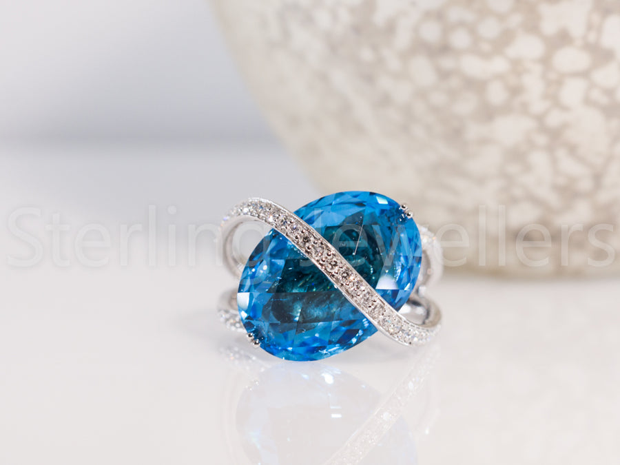 18ct w/g Blue Topaz & Diamond ring