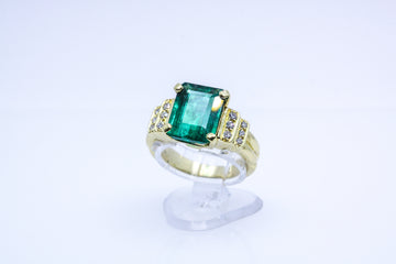 18ct Y/G Emerald and Diamond ring