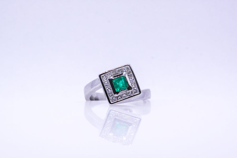 18ct w/g Emerald and Diamond ring