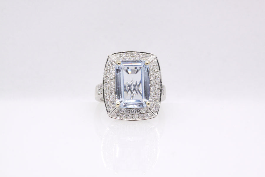 18ct W/G Aquamarine and Diamond ring