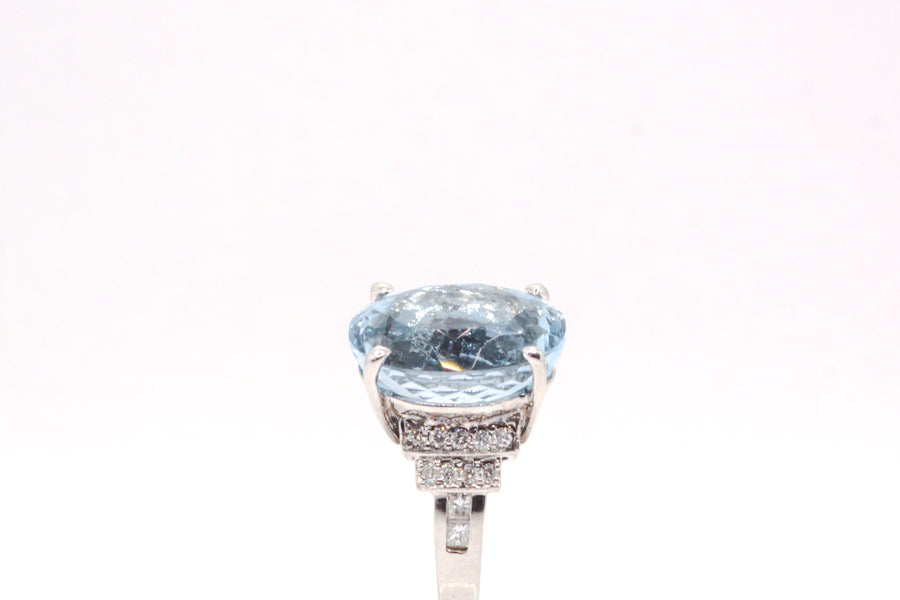 18ct W/G Aquamarine and Diamond ring